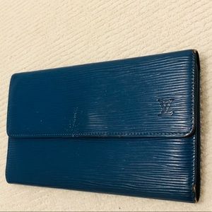 GENUINE LOUIS VUITTON Blue Epi International Wallet